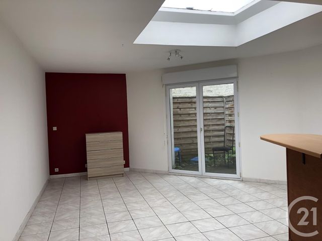 Afficher la photo en grand Appartement F1 à louer - 1 pièce - 33.6 m2 - LILLE - 59 - NORD-PAS-DE-CALAIS - Century 21 Rue Nationale