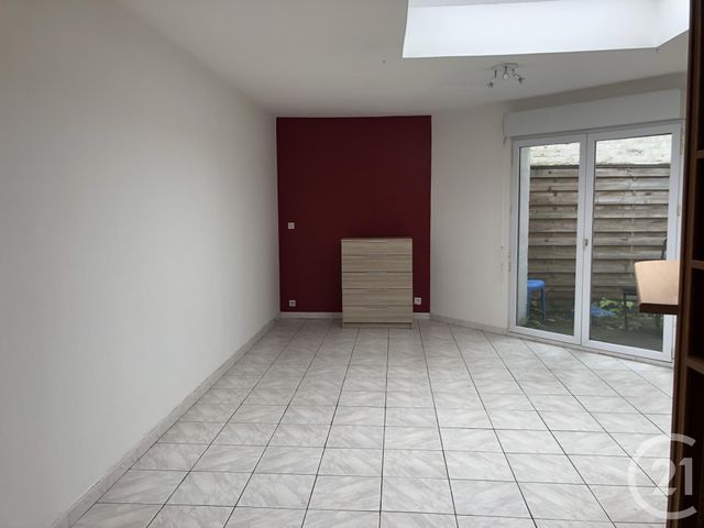 Afficher la photo en grand Appartement F1 à louer - 1 pièce - 33.6 m2 - LILLE - 59 - NORD-PAS-DE-CALAIS - Century 21 Rue Nationale