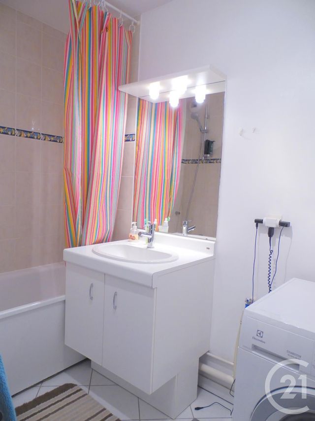 Afficher la photo en grand Appartement T2 à vendre - 2 pièces - 49.81 m2 - LILLE - 59 - NORD-PAS-DE-CALAIS - Century 21 Rue Nationale
