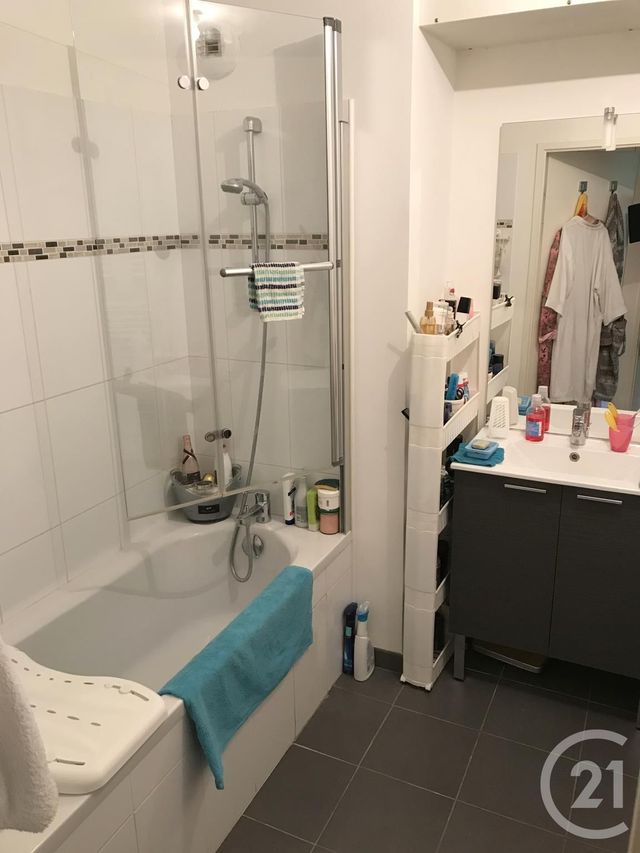 Afficher la photo en grand Appartement F3 à vendre - 3 pièces - 66.55 m2 - LA MADELEINE - 59 - NORD-PAS-DE-CALAIS - Century 21 Rue Nationale