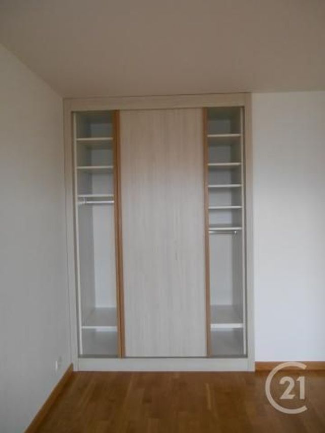 Afficher la photo en grand Studio à louer - 1 pièce - 32.0 m2 - LAMBERSART - 59 - NORD-PAS-DE-CALAIS - Century 21 Rue Nationale