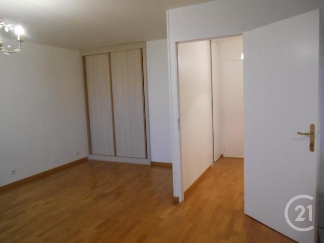Afficher la photo en grand Studio à louer - 1 pièce - 32.0 m2 - LAMBERSART - 59 - NORD-PAS-DE-CALAIS - Century 21 Rue Nationale