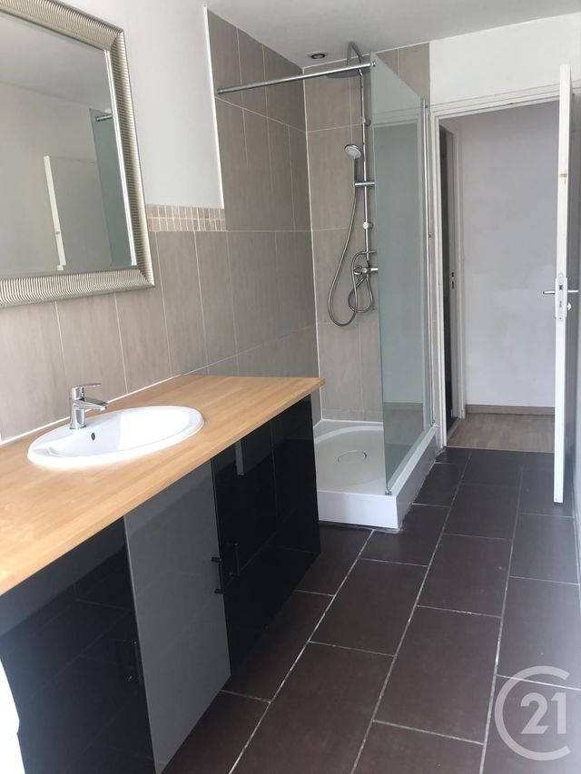 Afficher la photo en grand Appartement F3 à louer - 3 pièces - 79.43 m2 - LILLE - 59 - NORD-PAS-DE-CALAIS - Century 21 Rue Nationale