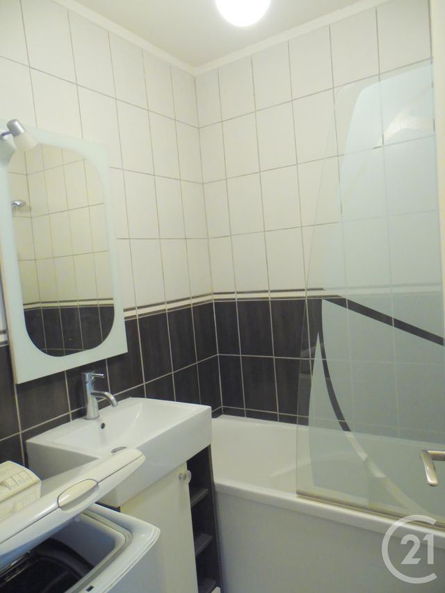 Afficher la photo en grand Appartement T2 à vendre - 2 pièces - 30.01 m2 - LILLE - 59 - NORD-PAS-DE-CALAIS - Century 21 Rue Nationale