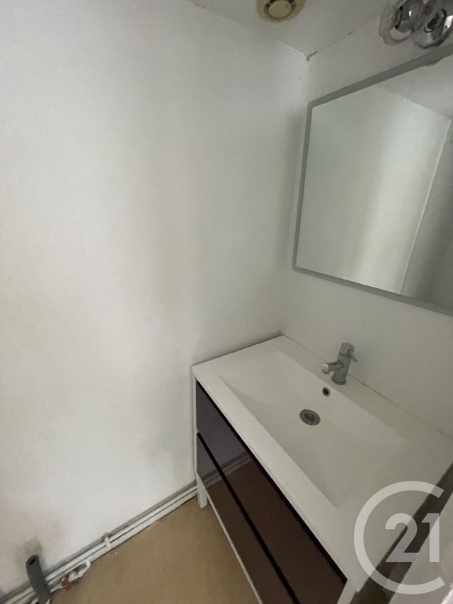 Afficher la photo en grand Appartement T2 à louer - 2 pièces - 40.5 m2 - LILLE - 59 - NORD-PAS-DE-CALAIS - Century 21 Rue Nationale