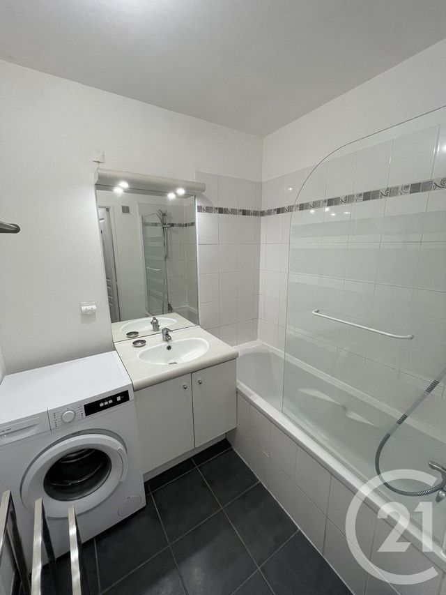 Afficher la photo en grand Appartement à louer - 4 pièces - 81.55 m2 - LILLE - 59 - NORD-PAS-DE-CALAIS - Century 21 Rue Nationale
