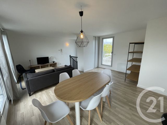 Afficher la photo en grand Appartement à louer - 4 pièces - 81.55 m2 - LILLE - 59 - NORD-PAS-DE-CALAIS - Century 21 Rue Nationale