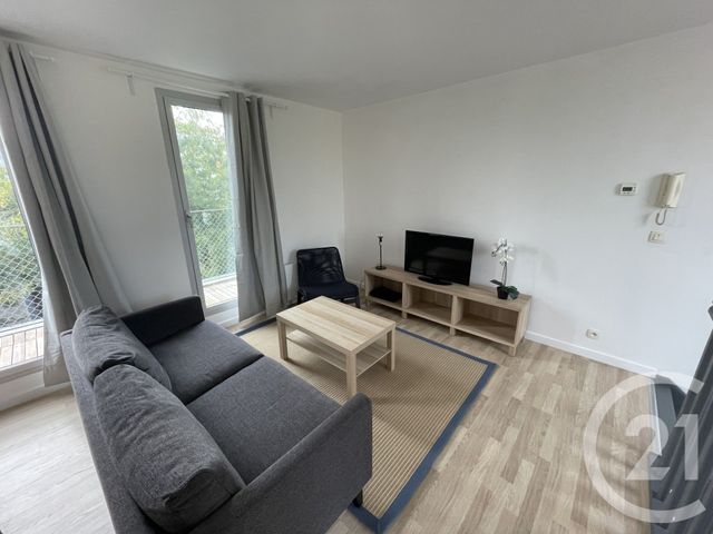 Afficher la photo en grand Appartement à louer - 4 pièces - 81.55 m2 - LILLE - 59 - NORD-PAS-DE-CALAIS - Century 21 Rue Nationale