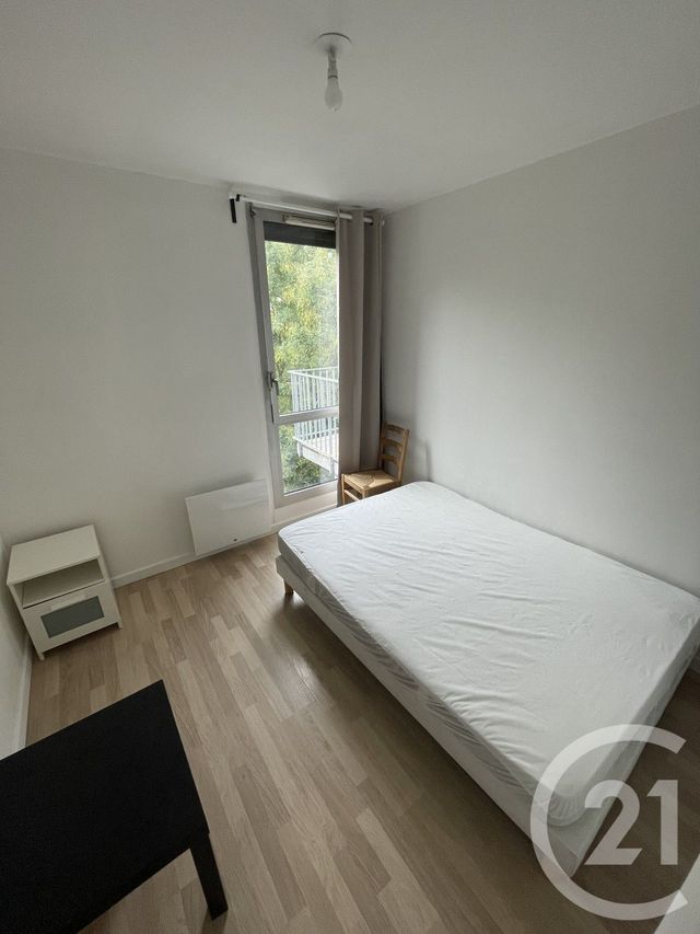 Afficher la photo en grand Appartement à louer - 4 pièces - 81.55 m2 - LILLE - 59 - NORD-PAS-DE-CALAIS - Century 21 Rue Nationale