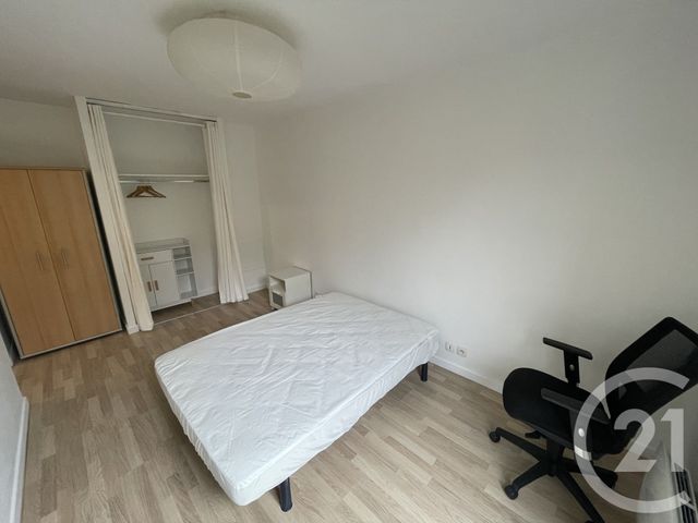 Afficher la photo en grand Appartement à louer - 4 pièces - 81.55 m2 - LILLE - 59 - NORD-PAS-DE-CALAIS - Century 21 Rue Nationale