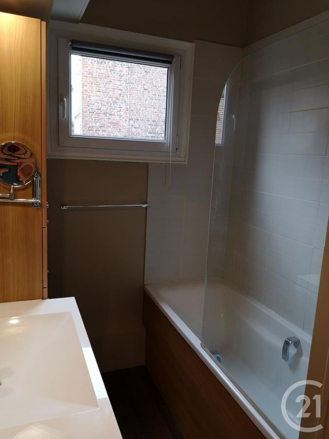 Appartement F2 à louer - 2 pièces - 42.92 m2 - LILLE - 59 - NORD-PAS-DE-CALAIS - Century 21 Rue Nationale