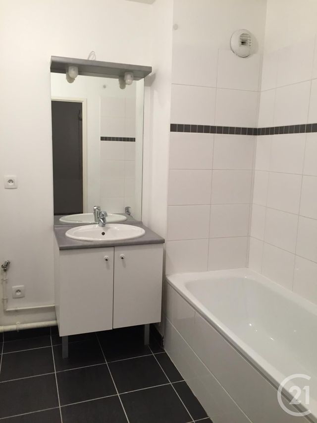 Afficher la photo en grand Appartement F2 à louer - 2 pièces - 50.1 m2 - TOURCOING - 59 - NORD-PAS-DE-CALAIS - Century 21 Rue Nationale
