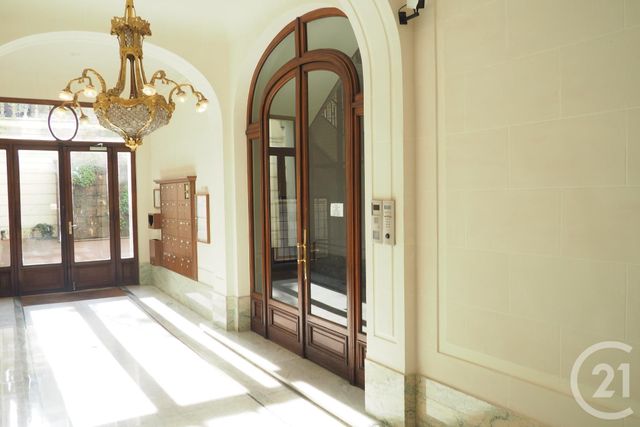 Afficher la photo en grand Appartement Studio à louer - 1 pièce - 25.97 m2 - LILLE - 59 - NORD-PAS-DE-CALAIS - Century 21 Rue Nationale