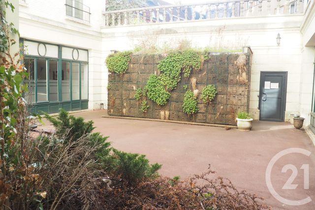 Afficher la photo en grand Appartement Studio à louer - 1 pièce - 25.97 m2 - LILLE - 59 - NORD-PAS-DE-CALAIS - Century 21 Rue Nationale