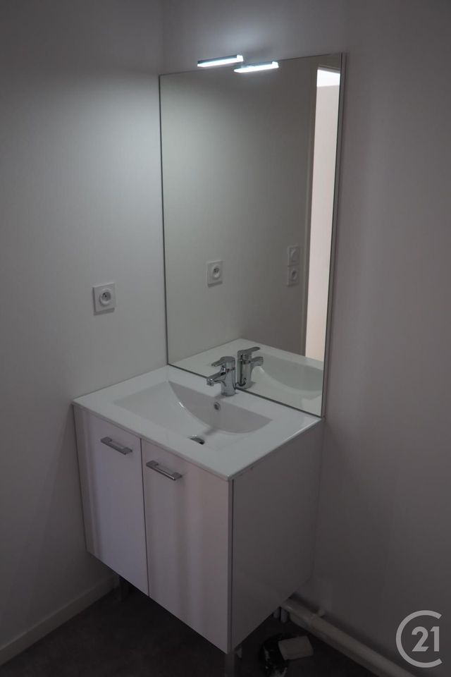 Appartement F1 à louer - 1 pièce - 27.75 m2 - LILLE - 59 - NORD-PAS-DE-CALAIS - Century 21 Rue Nationale